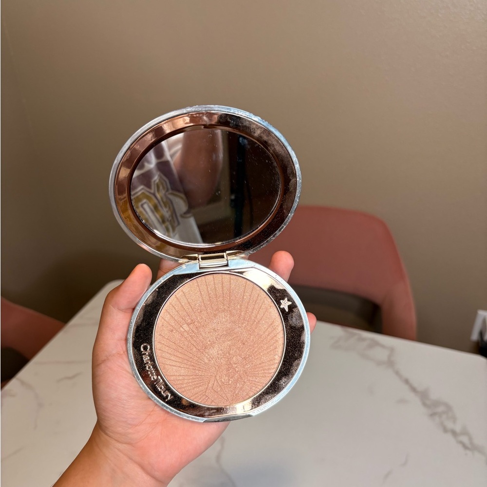 Charlotte Tilbury limited edition Hollywood Superstar  Glow Highlighter